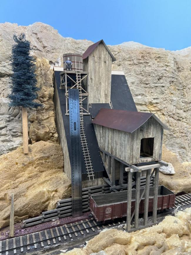 Moose gold mine -scale